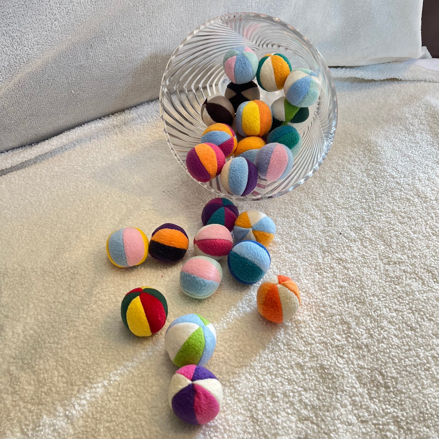 Tiny plush balls (5 per pack)