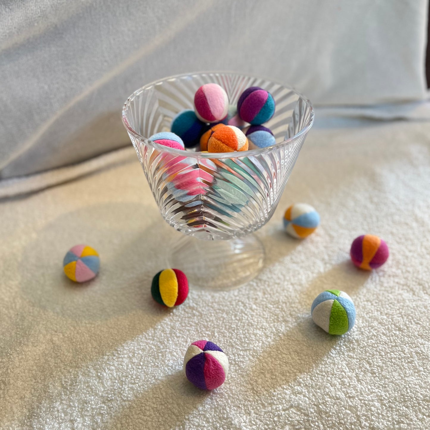 Tiny plush balls (5 per pack)