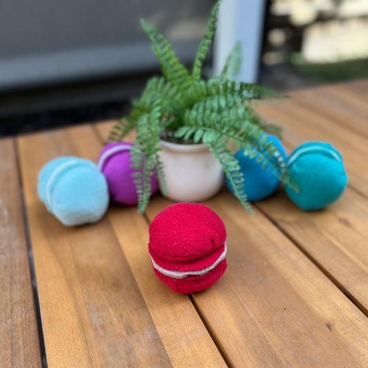 Mini Macaron red latte